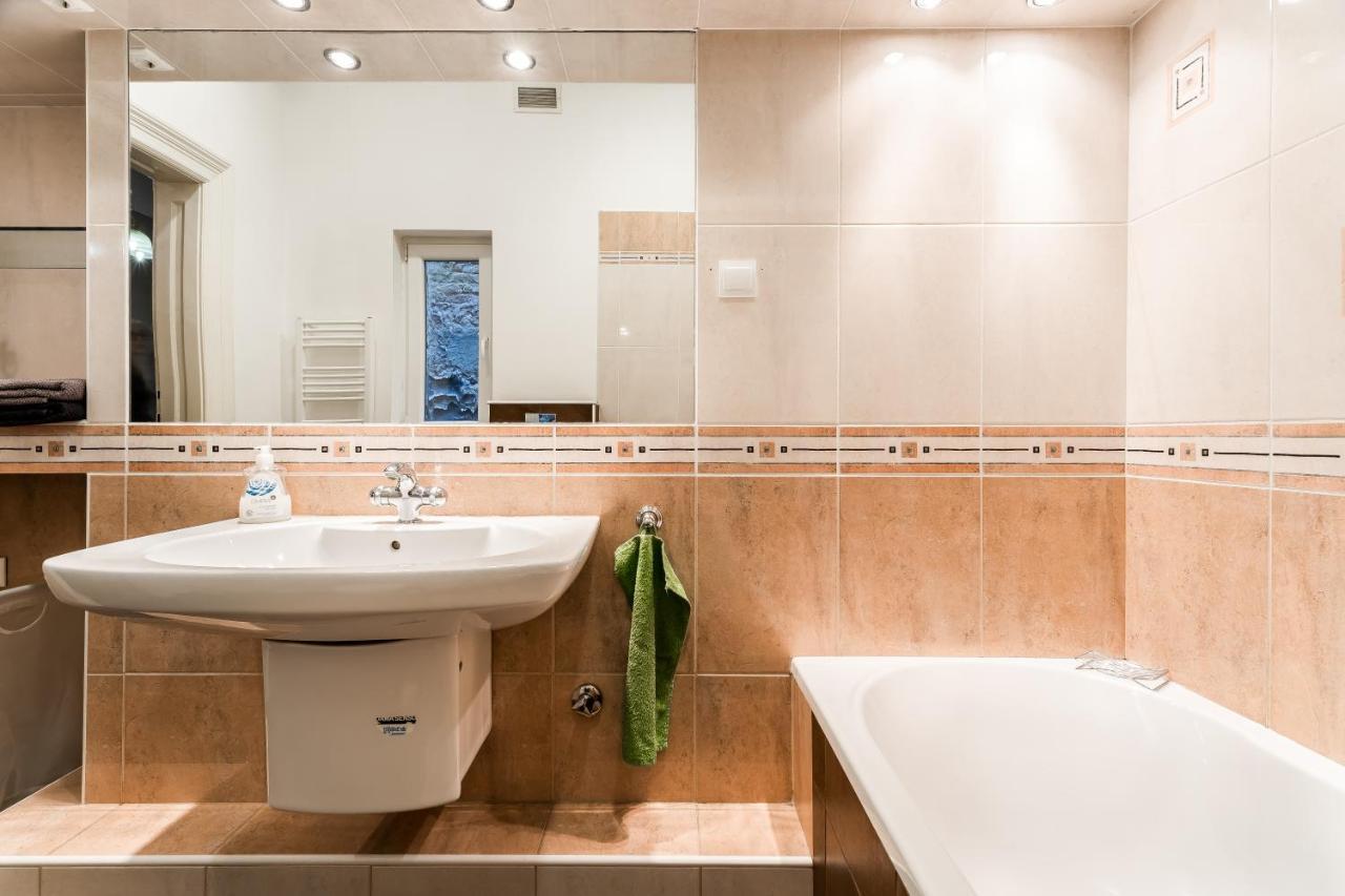 Berta - 4 Bedrooms, 3 Baths Budapest Kültér fotó